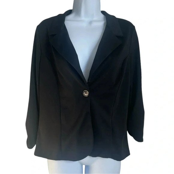 Hybrid & Company Black Blazer Jacket - One-Button Closure, Made in the USA - Picture 4 of 8